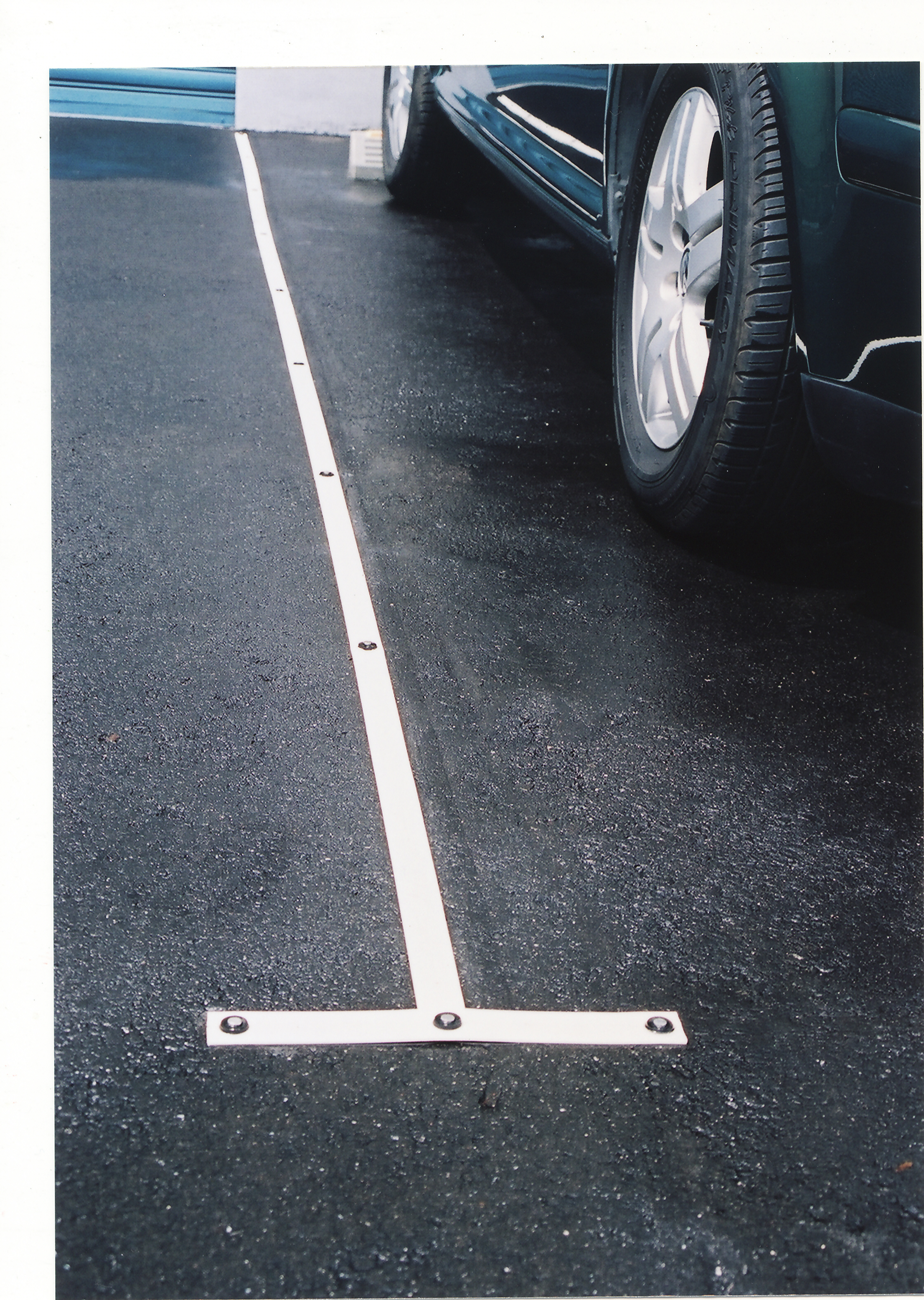 グラス・ファイバー工研 駐車場用ラインテープ ブーブーライン 3cm x 25m BBL3-25 白 - 1